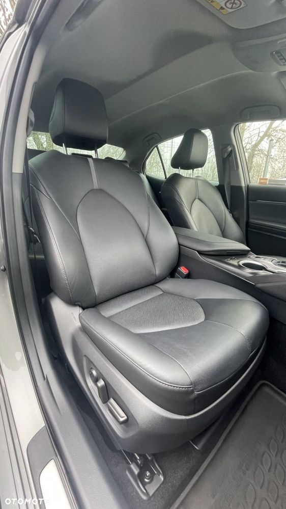 Toyota Camry 2.5 Hybrid Executive CVT - 10