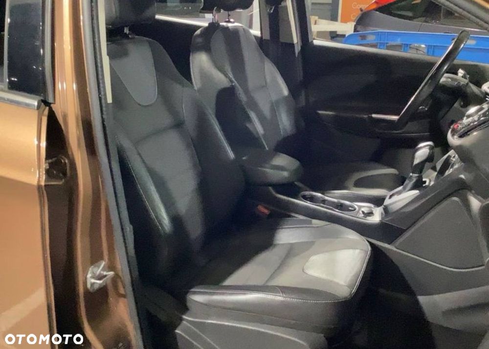 Ford Kuga 2.0 TDCi 4x4 Titanium - 4