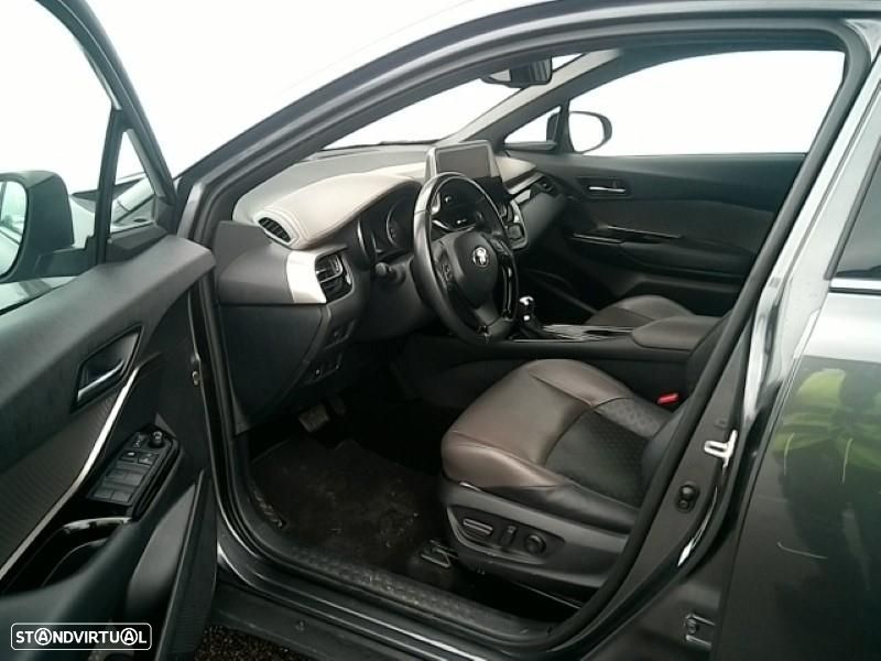 Toyota C-HR — fotografia 9