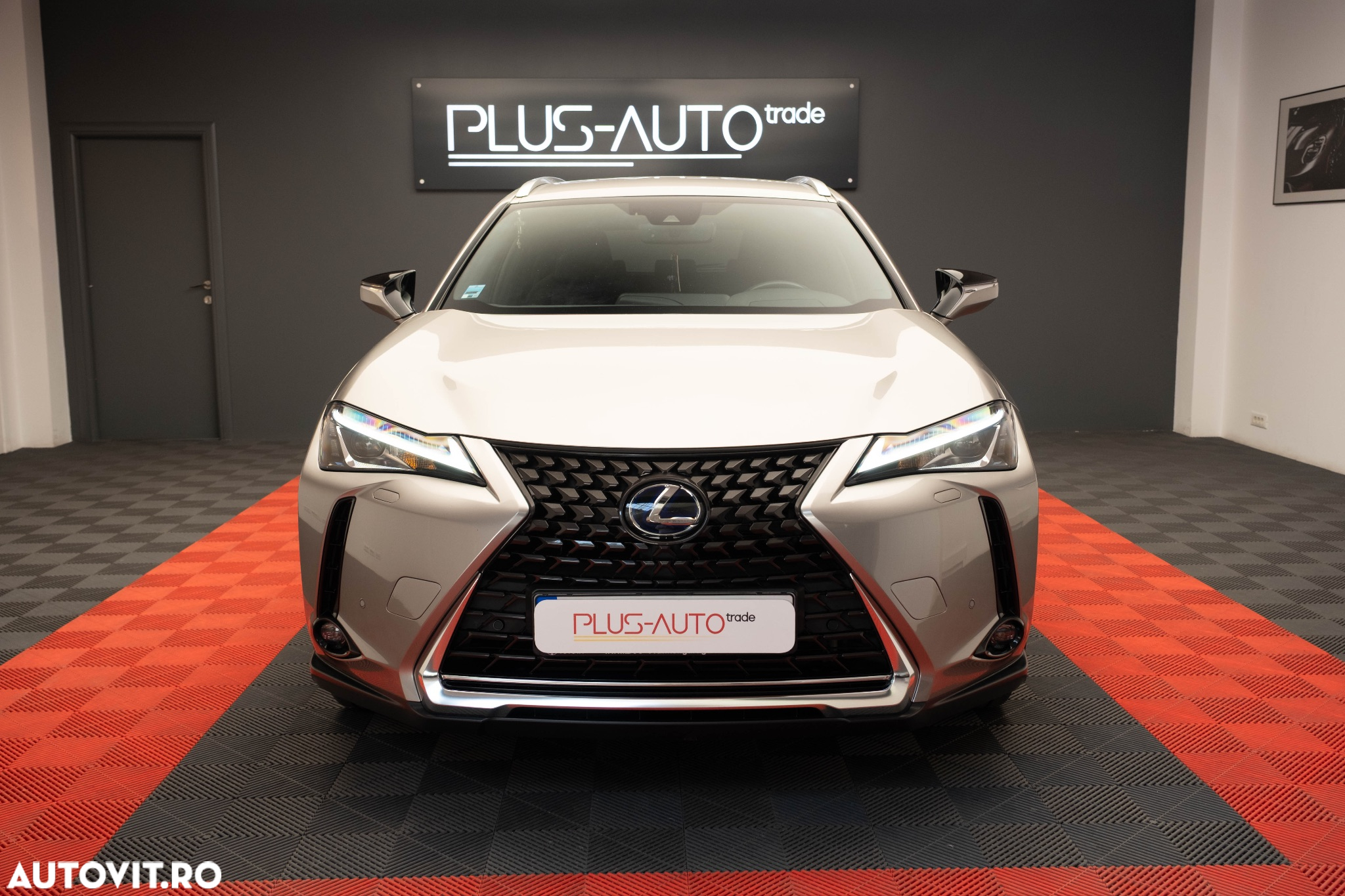 Lexus UX 250h FWD Executive - 3