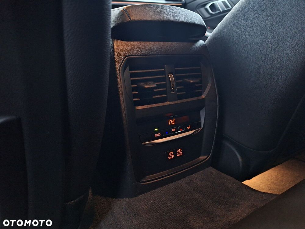 BMW Seria 3 320d xDrive M Sport sport - 40