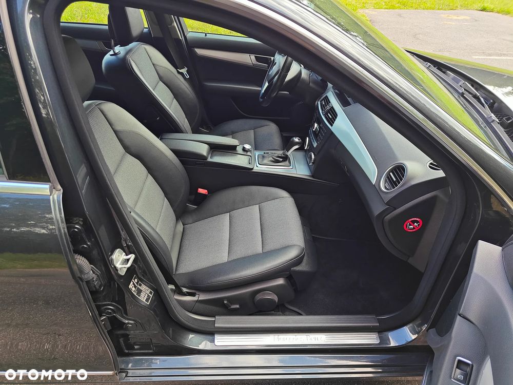 Mercedes-Benz Klasa C 200 CDI DPF (BlueEFFICIENCY) 7G-TRONIC Avantgarde - 29