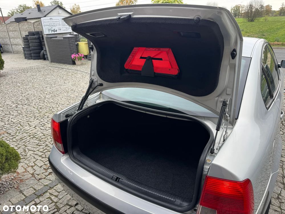 Volkswagen Passat 1.8 Comfortline - 30