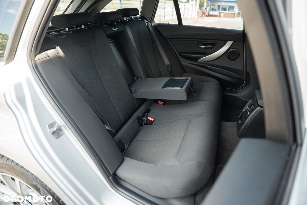 BMW Seria 3 318d - 36