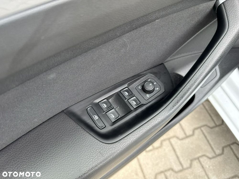 Volkswagen Passat 2.0 TDI SCR DSG Business - 12