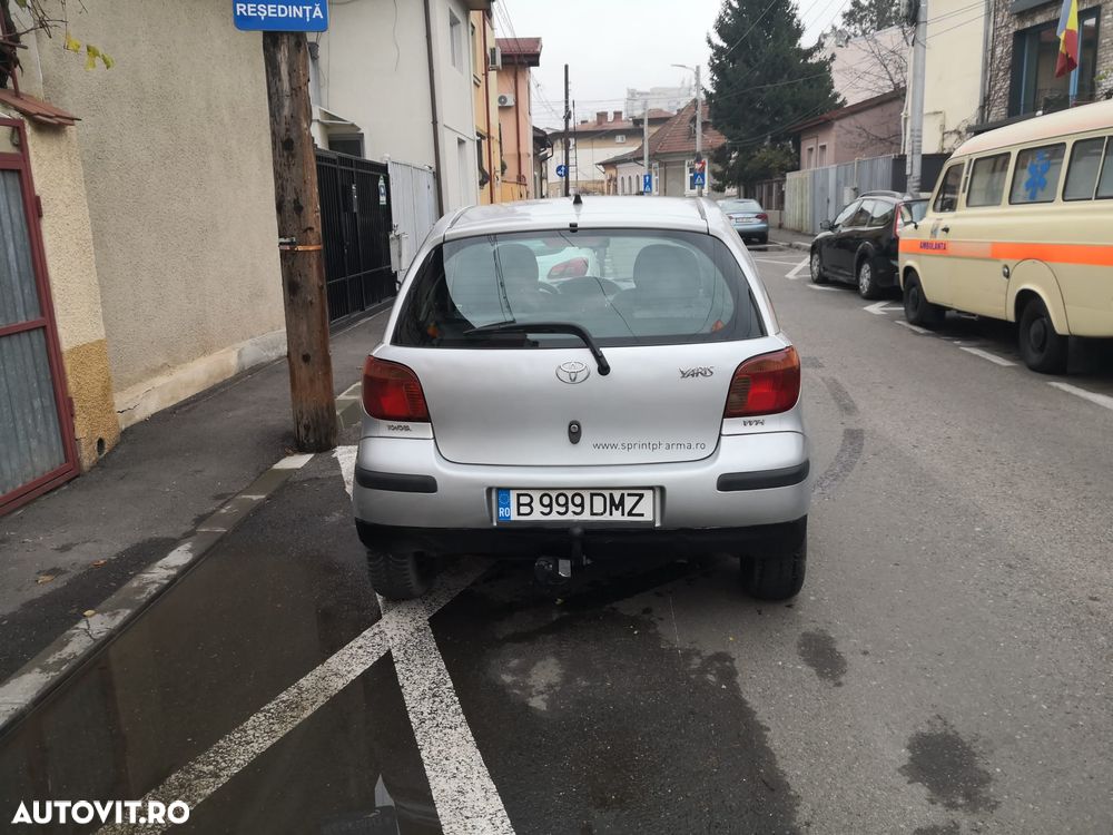 Toyota Yaris 1.0 Sol - 4