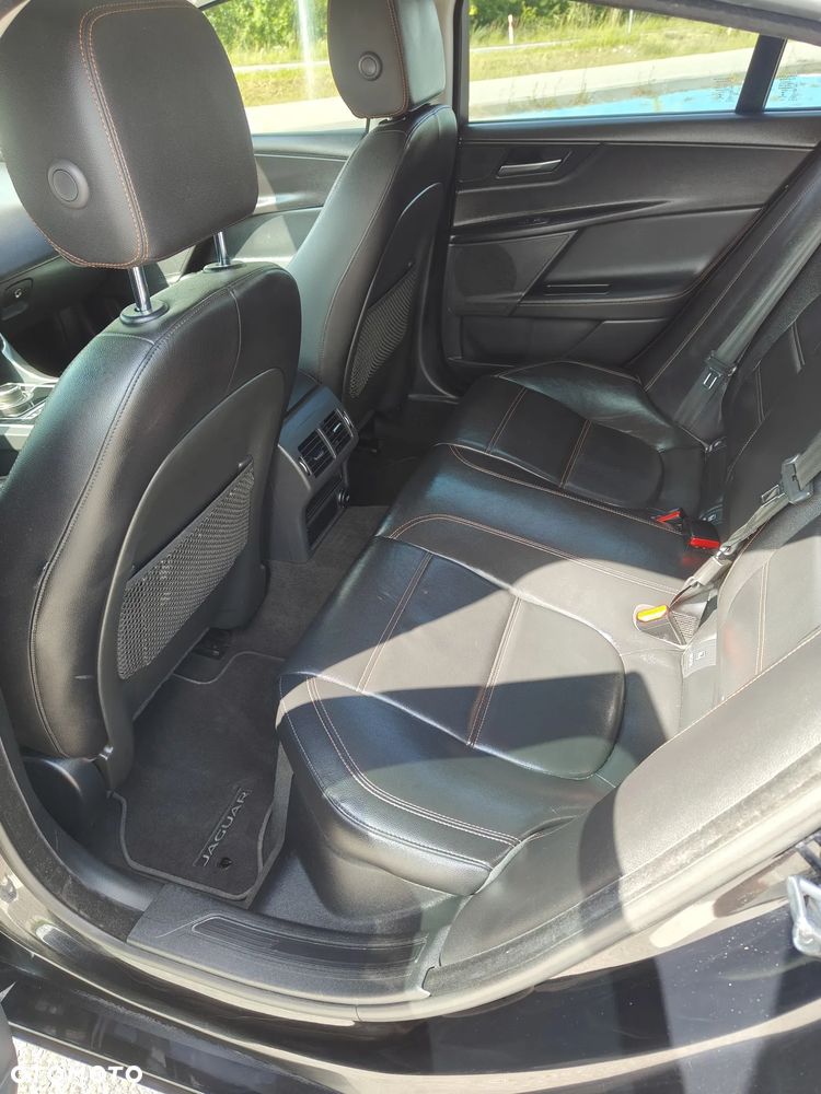 Jaguar XE 2.0 D AWD Portfolio - 21