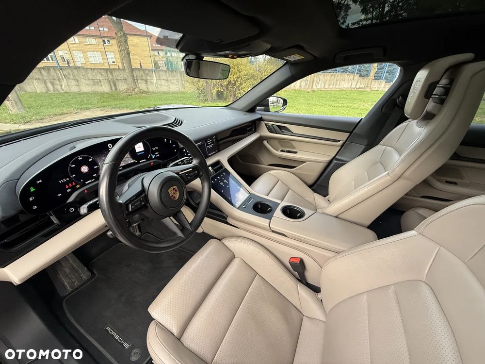Porsche Taycan 4 Cross Turismo - 9