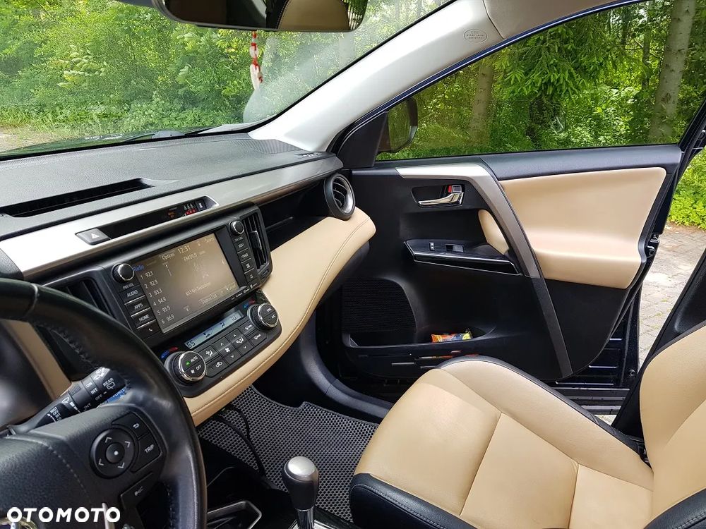 Toyota RAV4 - 11
