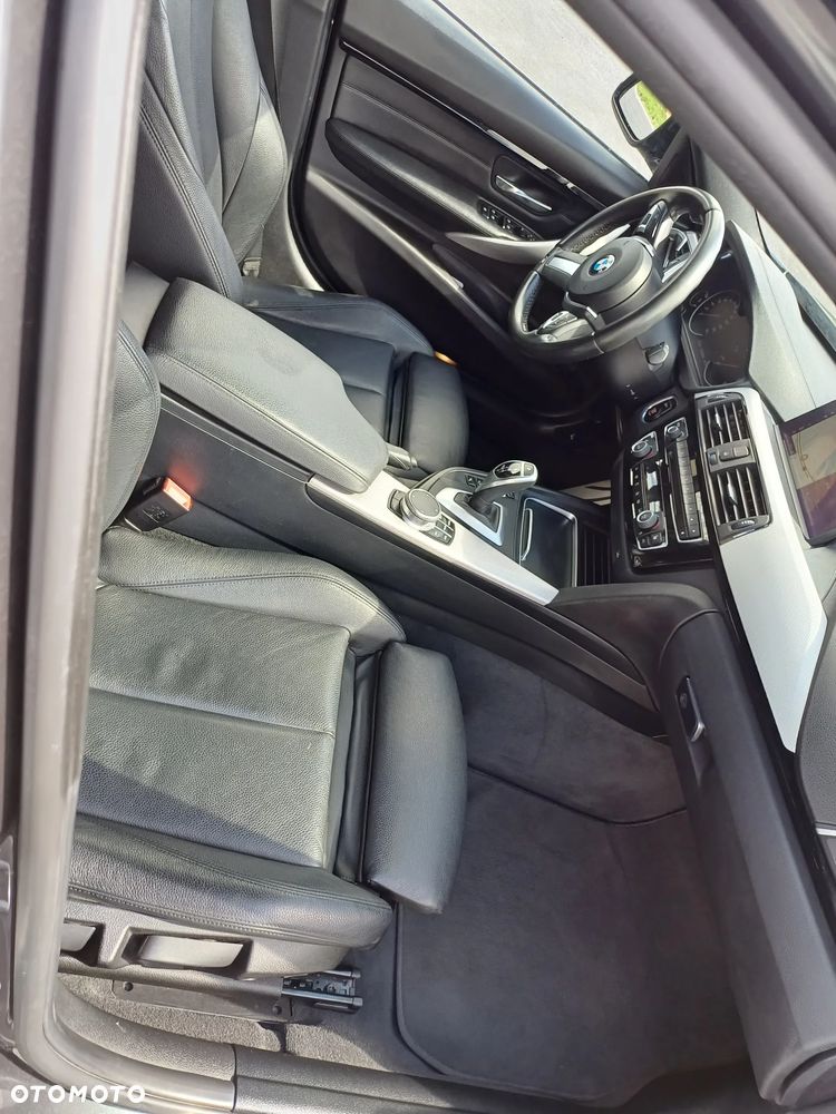 BMW Seria 3 320d M Sport - 30