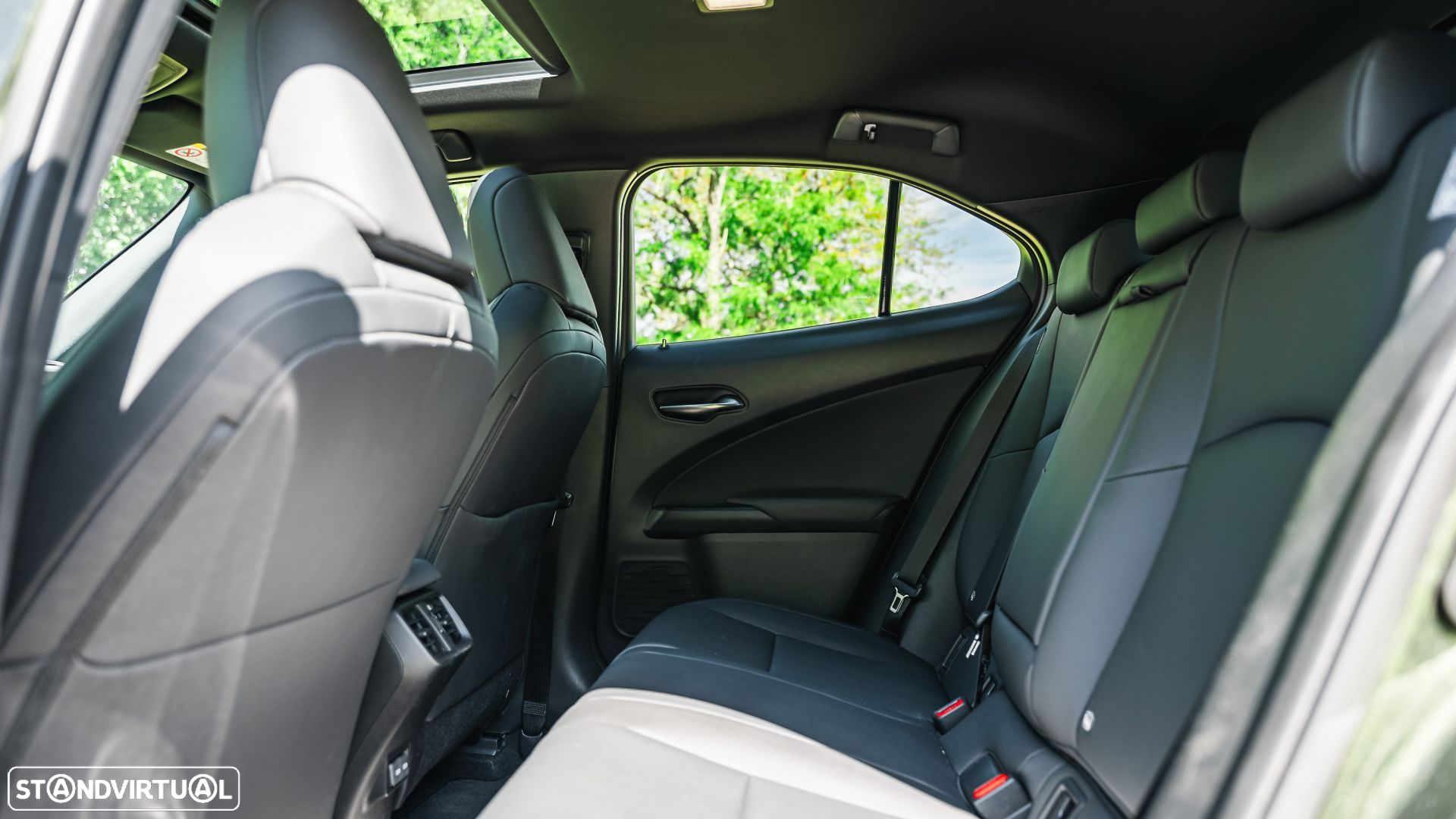 Lexus UX 250h Sport (Ecrã 12.3) - 13