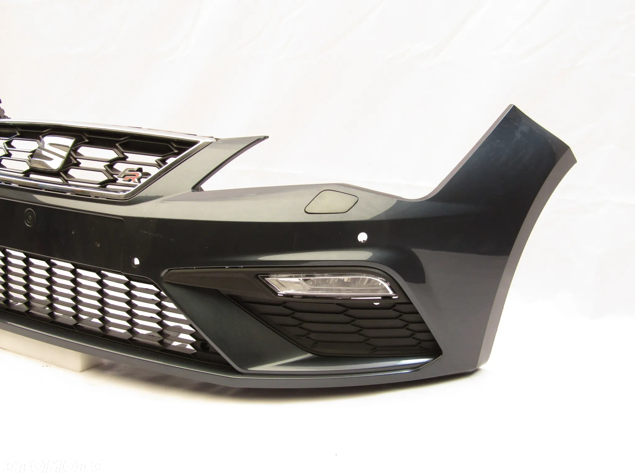 Zderzak przedni Seat Leon FR 17 - 20 Sprysk./ Pdc-4 Lakier LC7V - 12