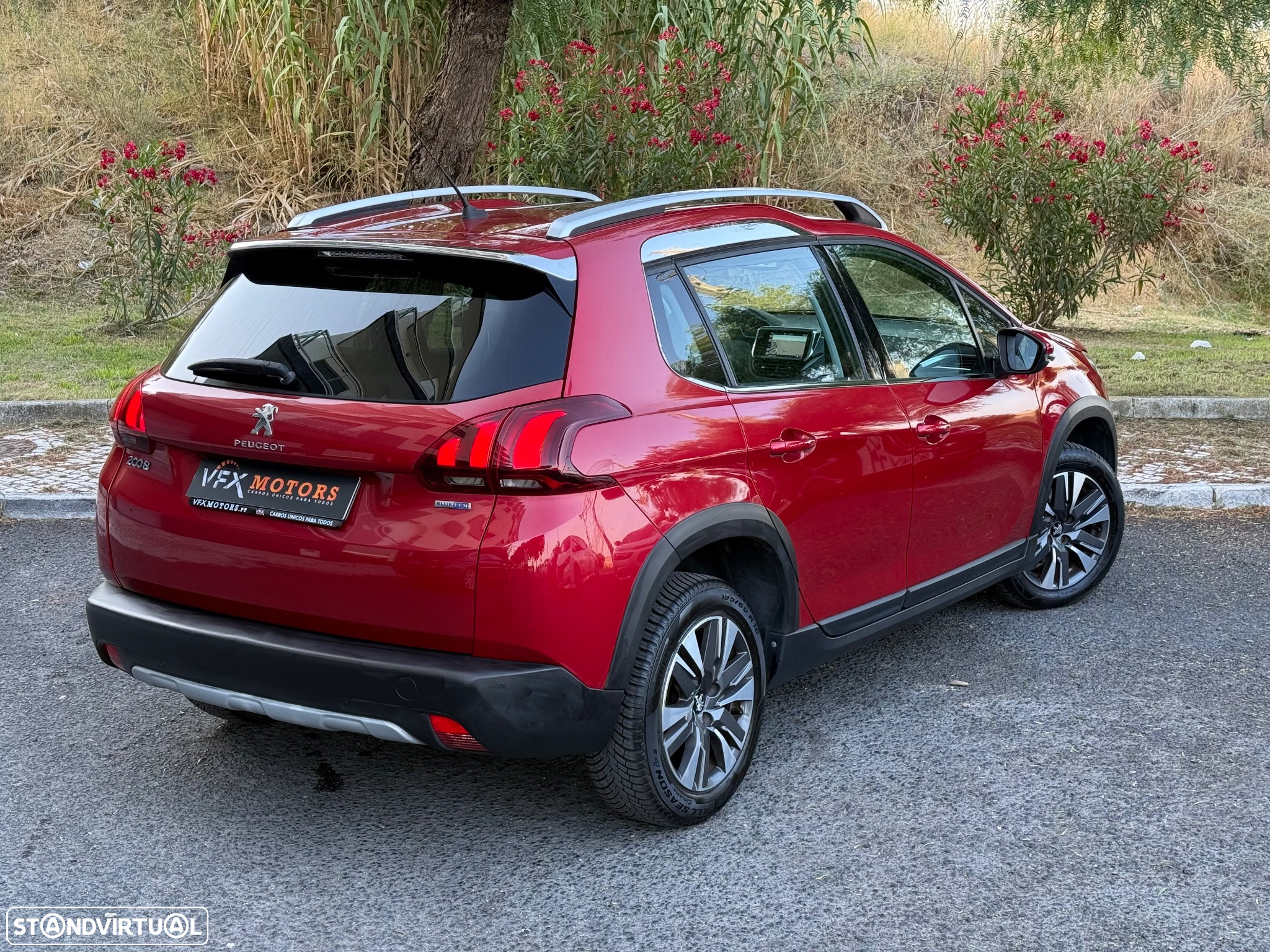 Peugeot 2008 1.6 BlueHDi Allure - 3