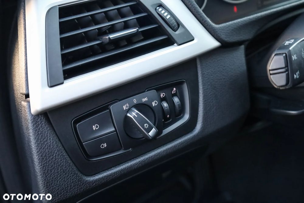 BMW Seria 3 318i - 29