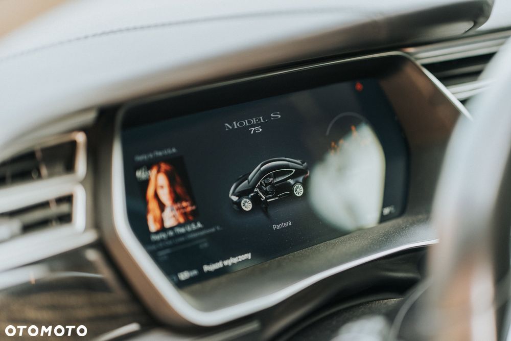 Tesla Model S - 7