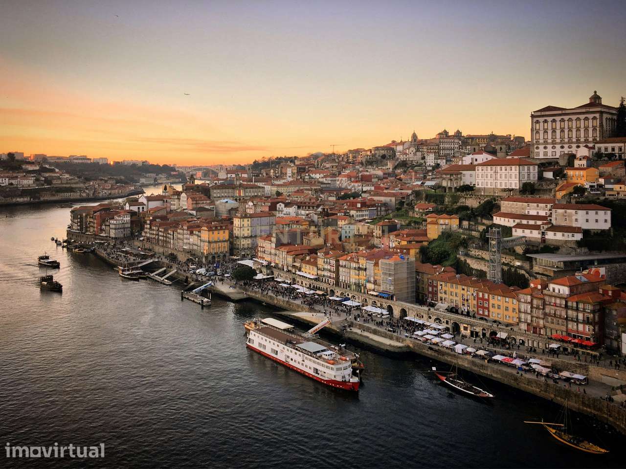 Hotel em Funcionamento no Centro do Porto | 21 Quartos e Potencial de - Grande imagem: 3/7