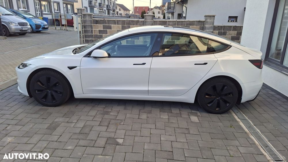 Tesla Model 3 - 6