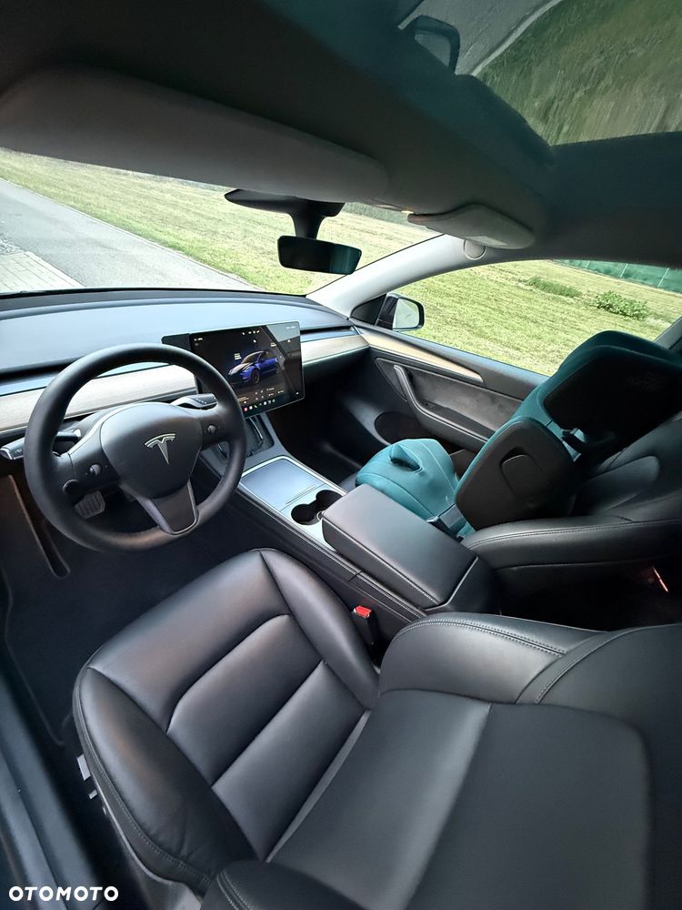 Tesla Model Y Long Range AWD - 26