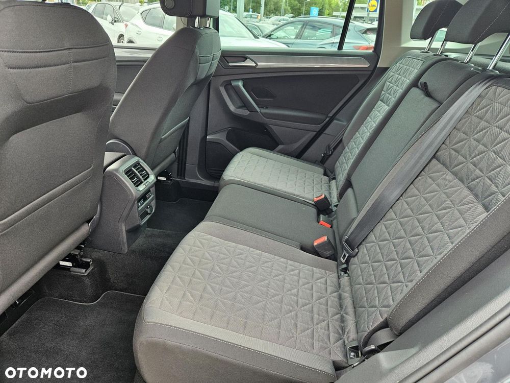 Volkswagen Tiguan - 12