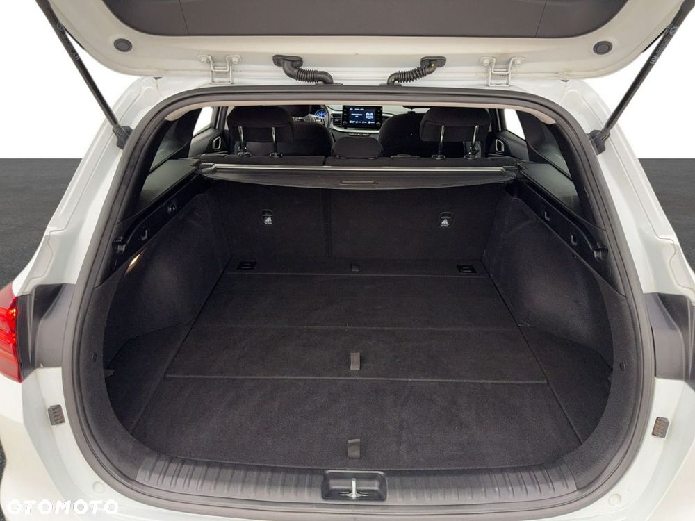 Kia Ceed - 11