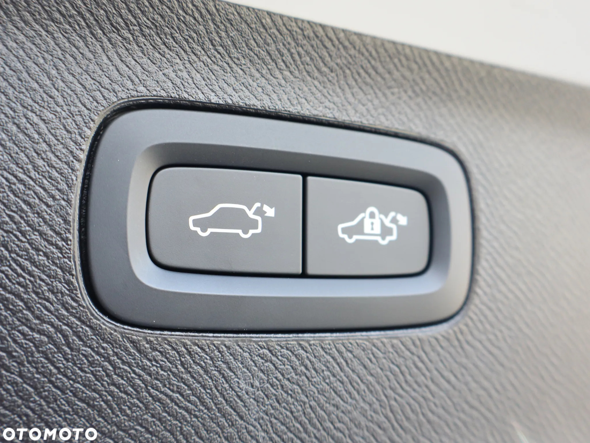 Volvo XC 90 T8 AWD Plug-In Hybrid Plus Dark 7os - 24