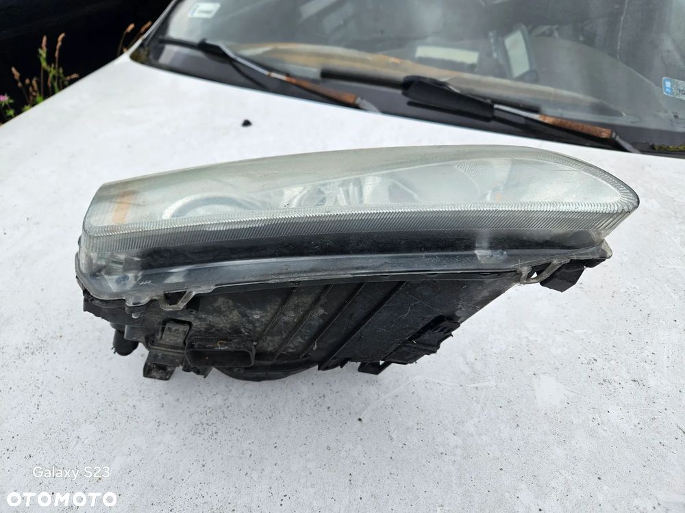 Lampa reflektor prawy przód Ford Focus MK2 Europa - 2