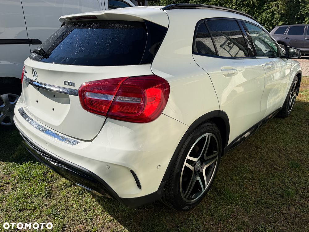 Mercedes-Benz GLA 220 CDI 7G-DCT AMG Line - 11
