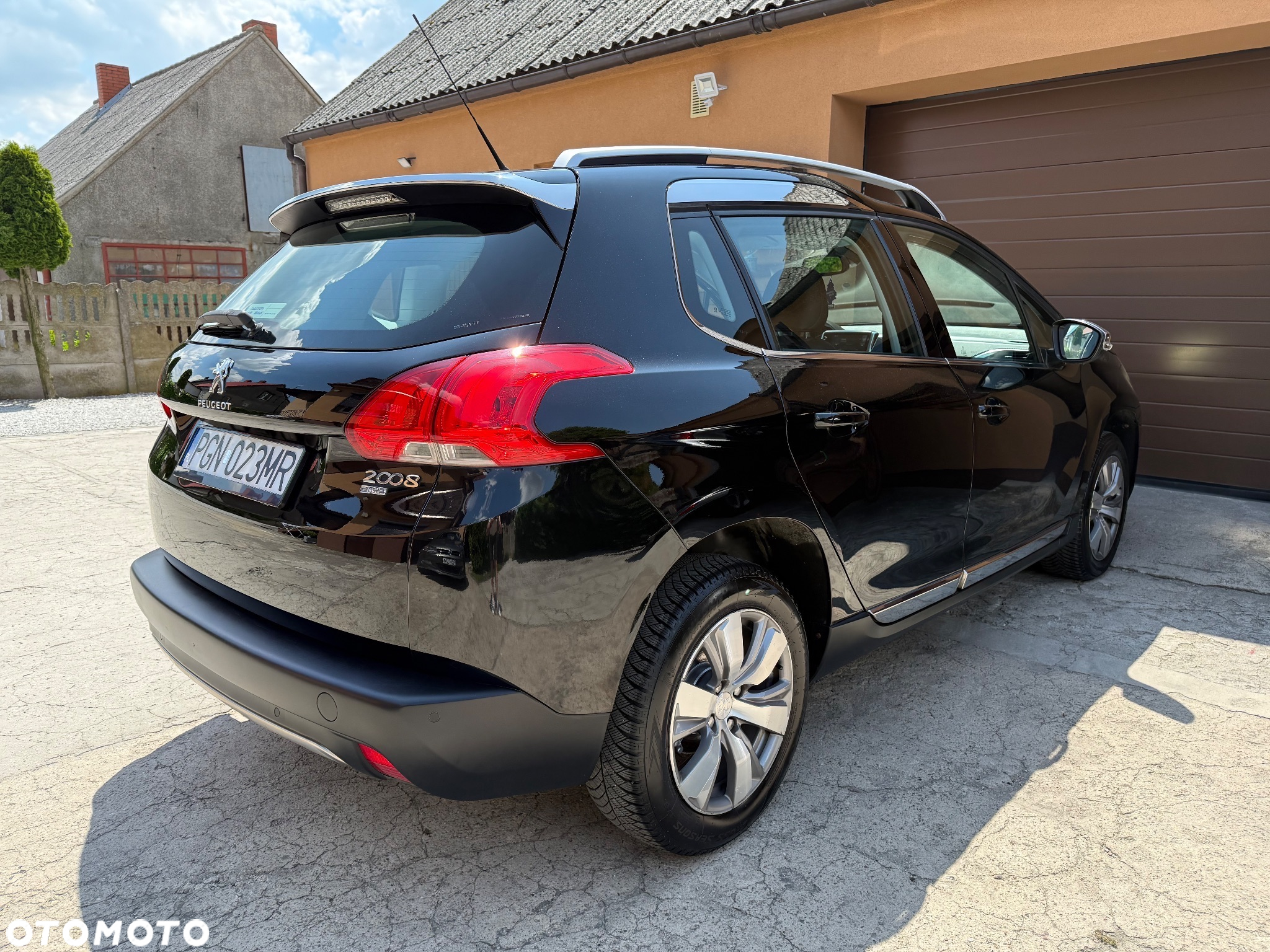 Peugeot 2008 1.2 Pure Tech Allure S&S - 4