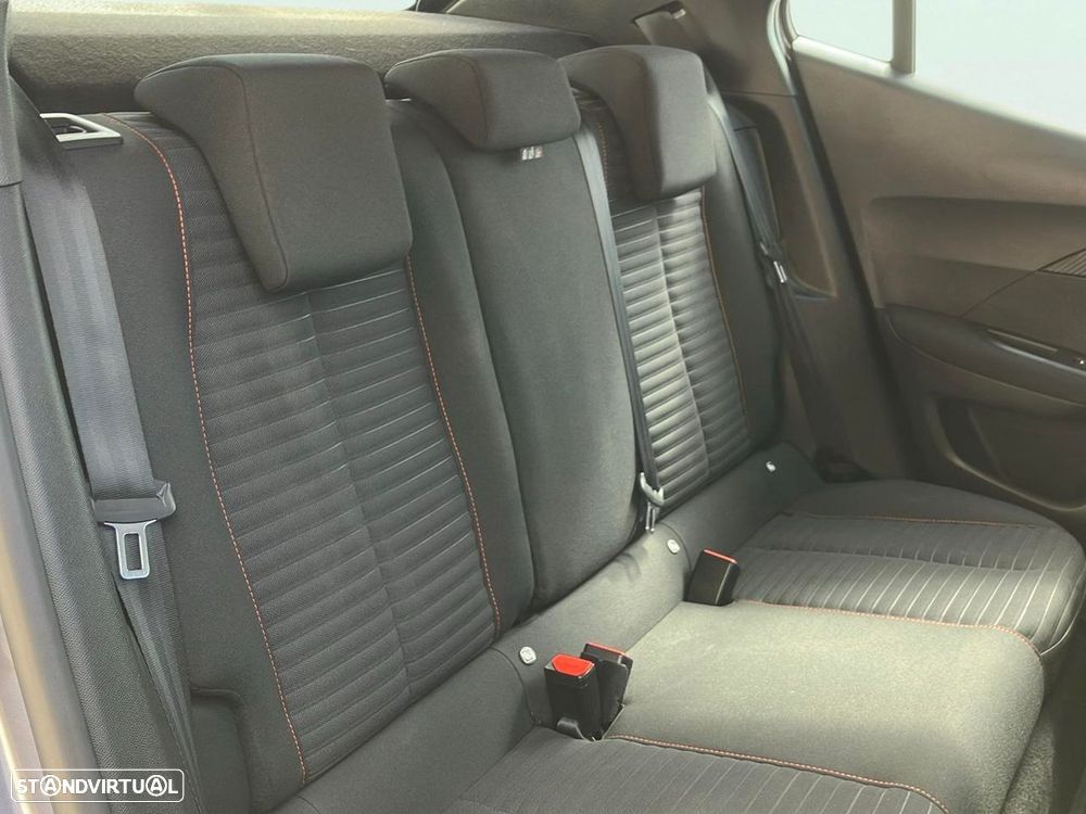 Peugeot e-2008 50 kWh Active Pack - 17