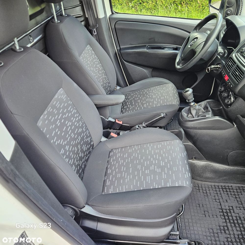 Opel COMBO - 32