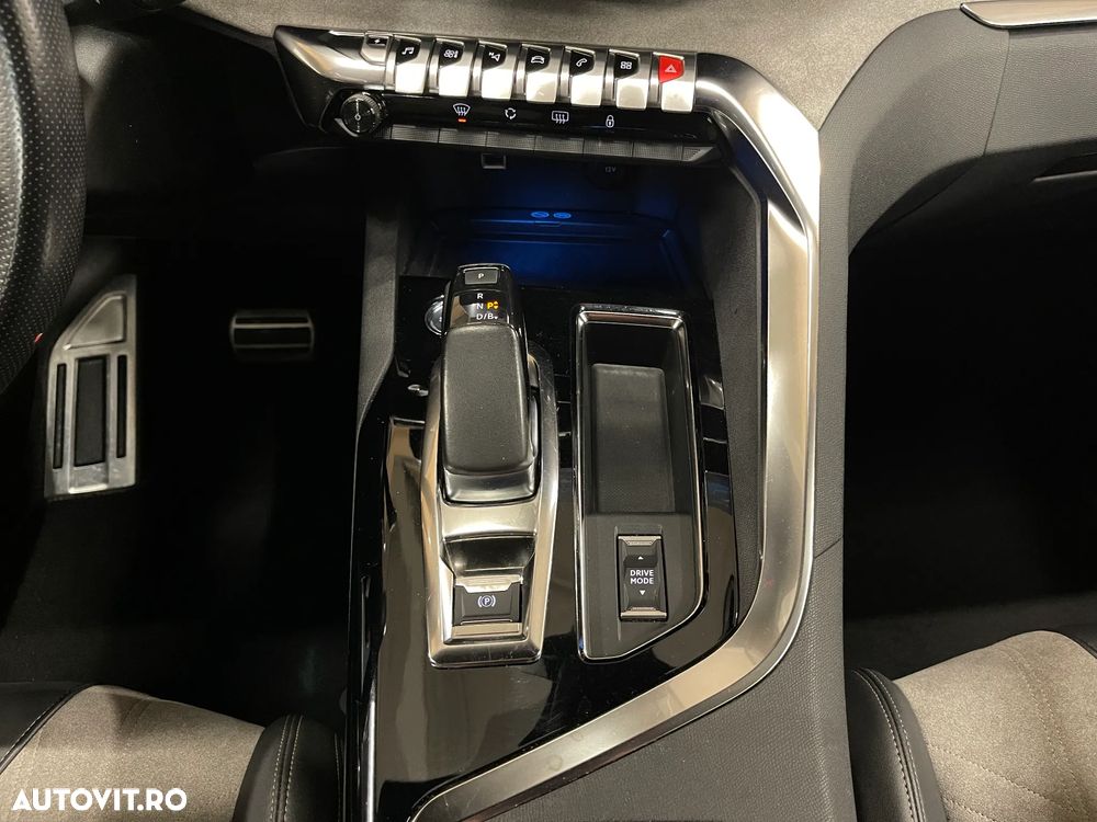 Peugeot 3008 225 e-EAT8 GT - 32