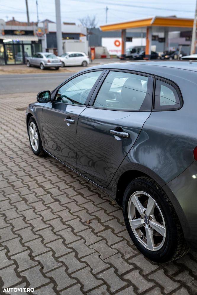 Volvo V40 D2 Kinetic - 8