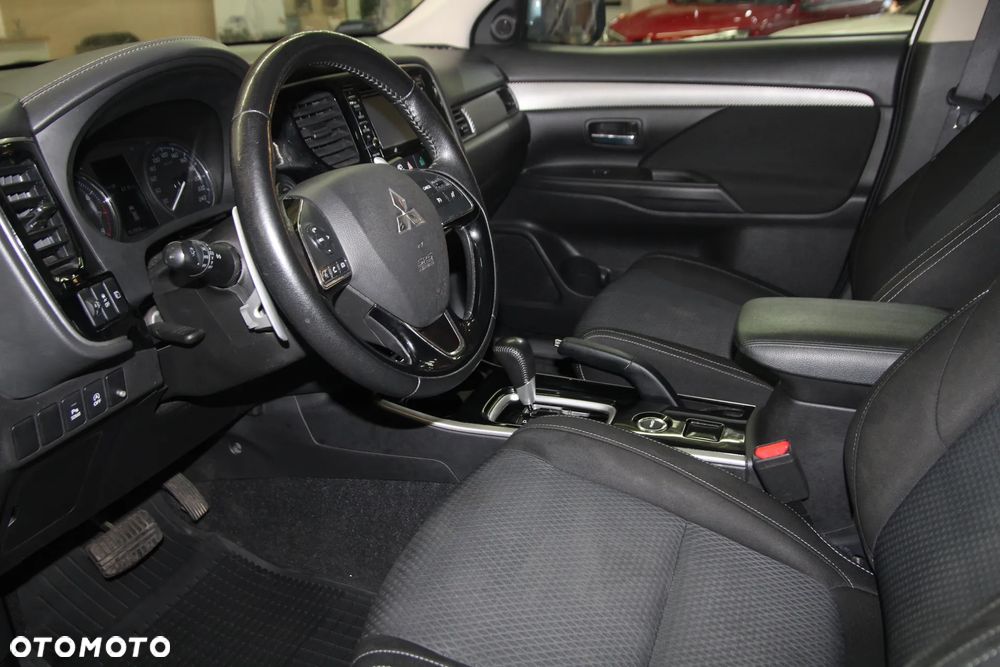 Mitsubishi Outlander 2.0 Intense 4WD CVT - 11