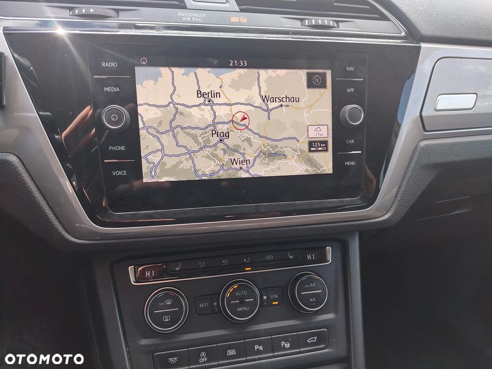 Volkswagen Touran - 25