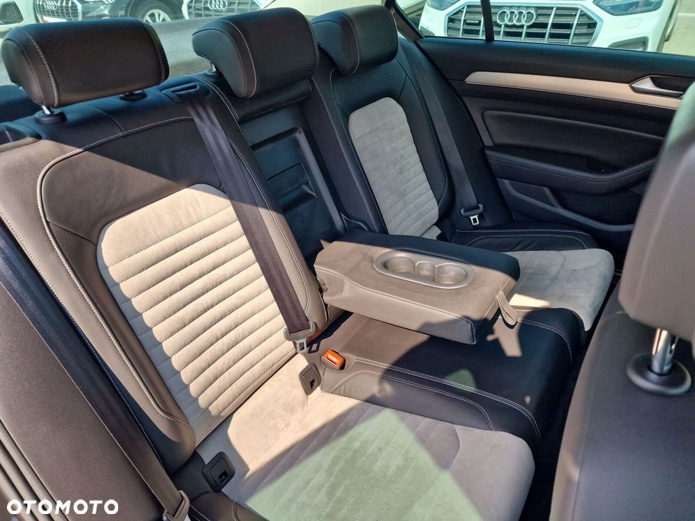 Volkswagen Passat 2.0 TDI SCR Highline - 29