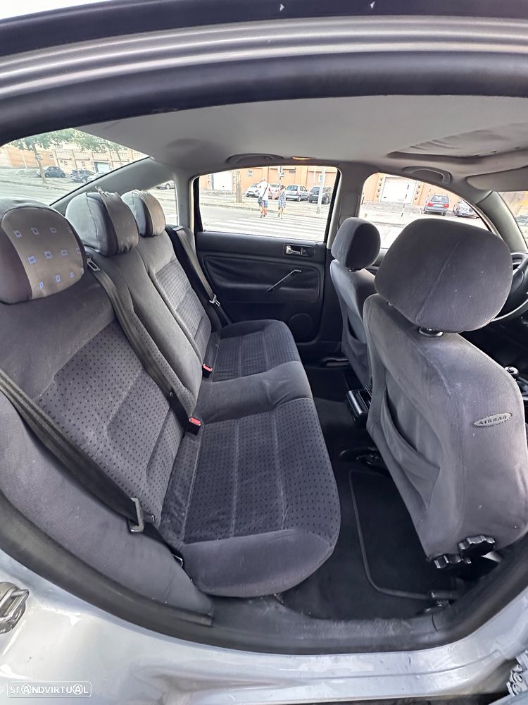 VW Passat 1.6 Confortline - 7