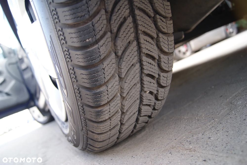 Dacia Lodgy 1.6 SCe Access S&S - 33