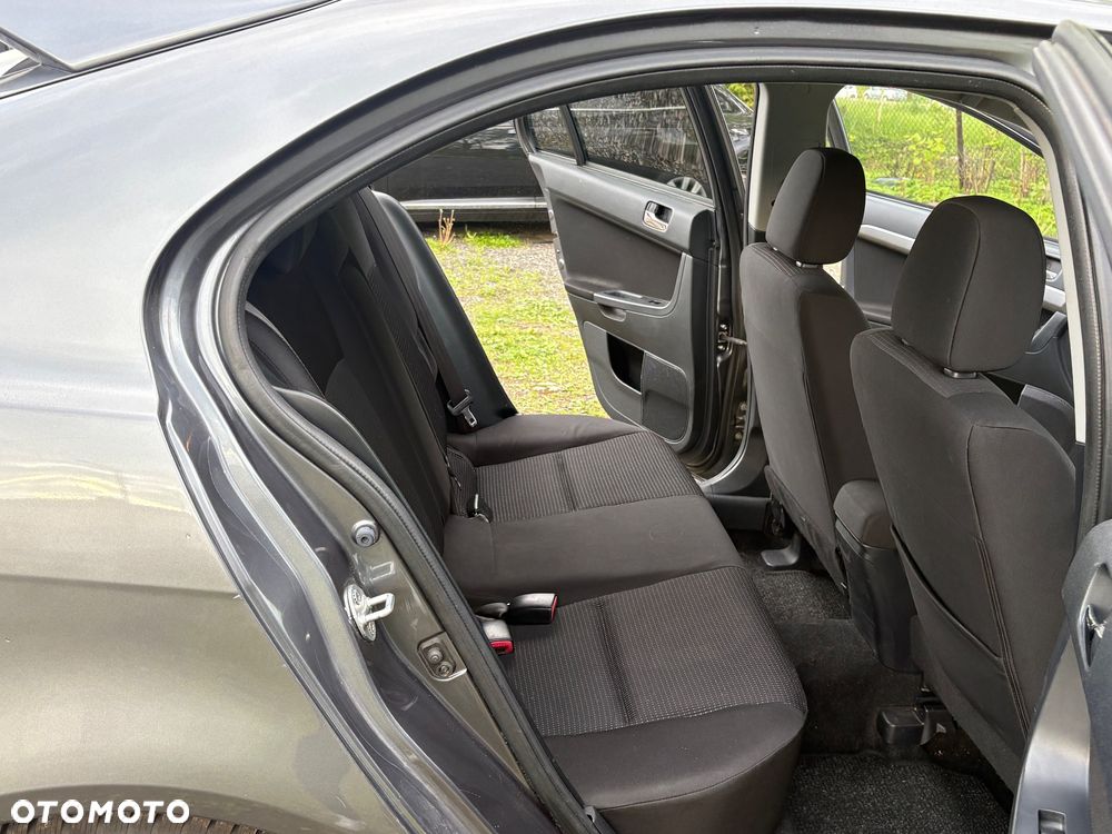Mitsubishi Lancer 1.6 Invite - 14