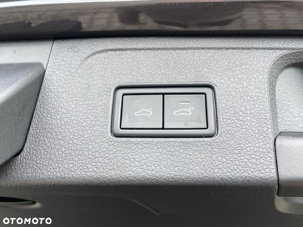 Volkswagen Passat Variant 2.0 TDI Elegance DSG - 33