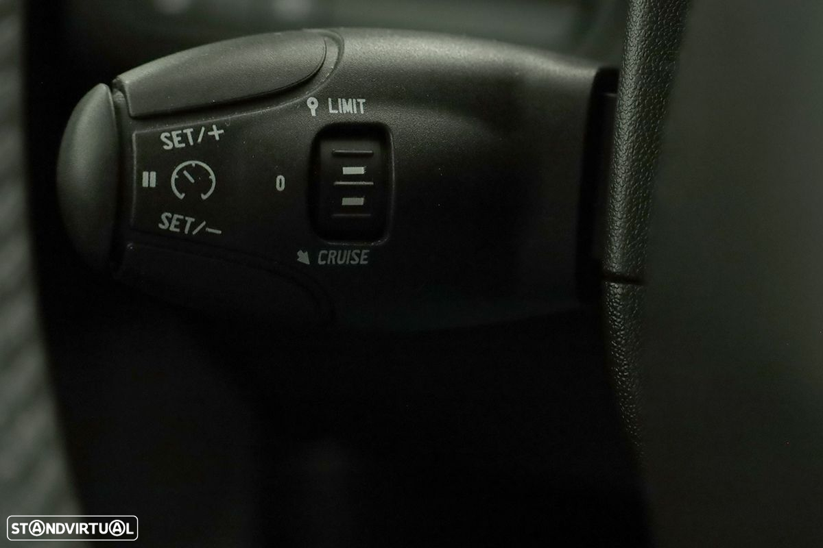 Peugeot 208 1.2 PureTech Signature - 17