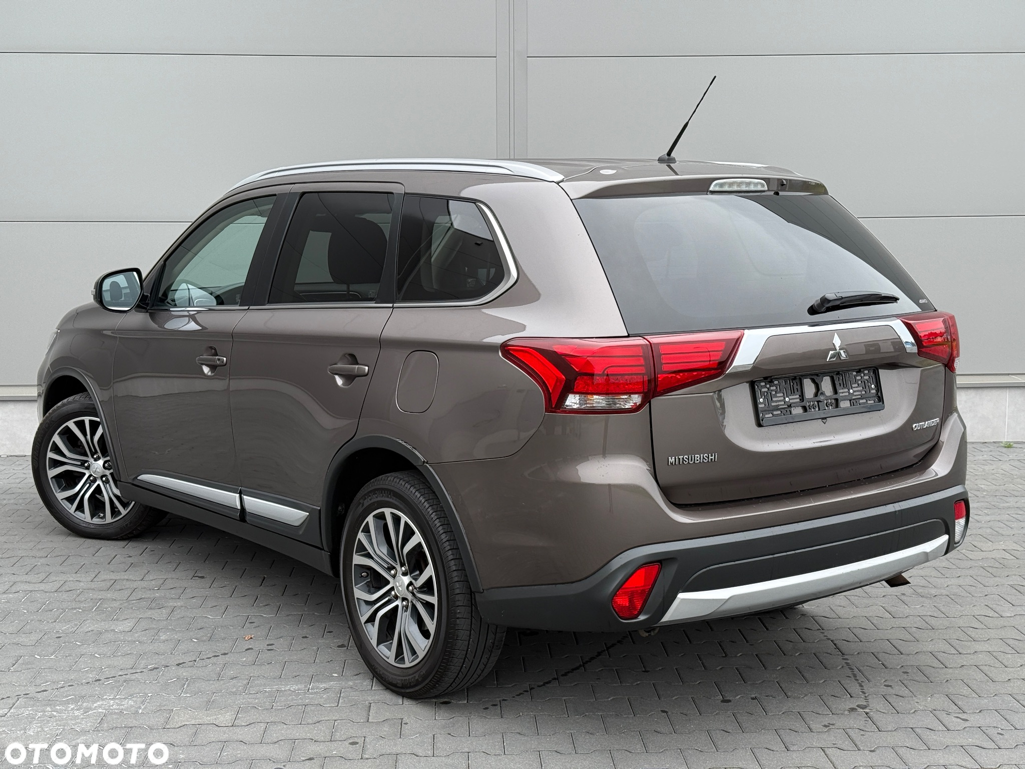 Mitsubishi Outlander - 5