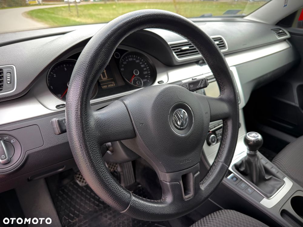 Volkswagen Passat 1.6 TDI DPF BlueMot Trendline - 11