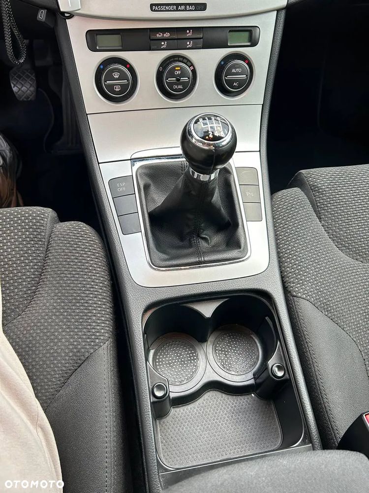 Volkswagen Passat 2.0 TDI Comfortline - 8