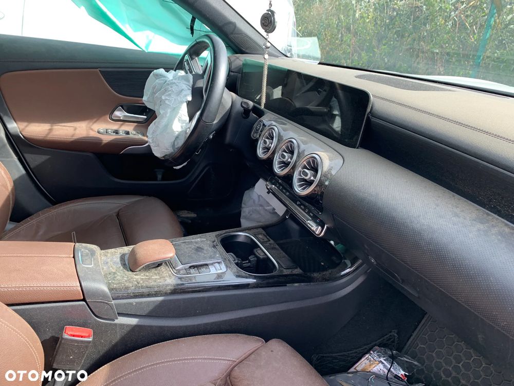 Mercedes-Benz CLA 250 4Matic 7G-DCT - 14