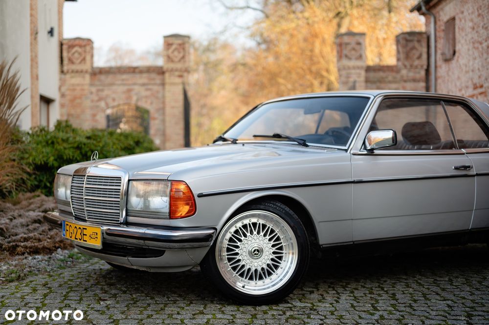 Mercedes-Benz W123 - 2