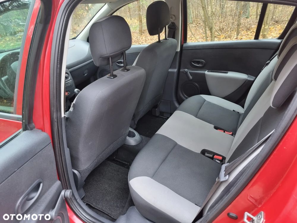 Renault Clio 1.5 dCi Alize - 13