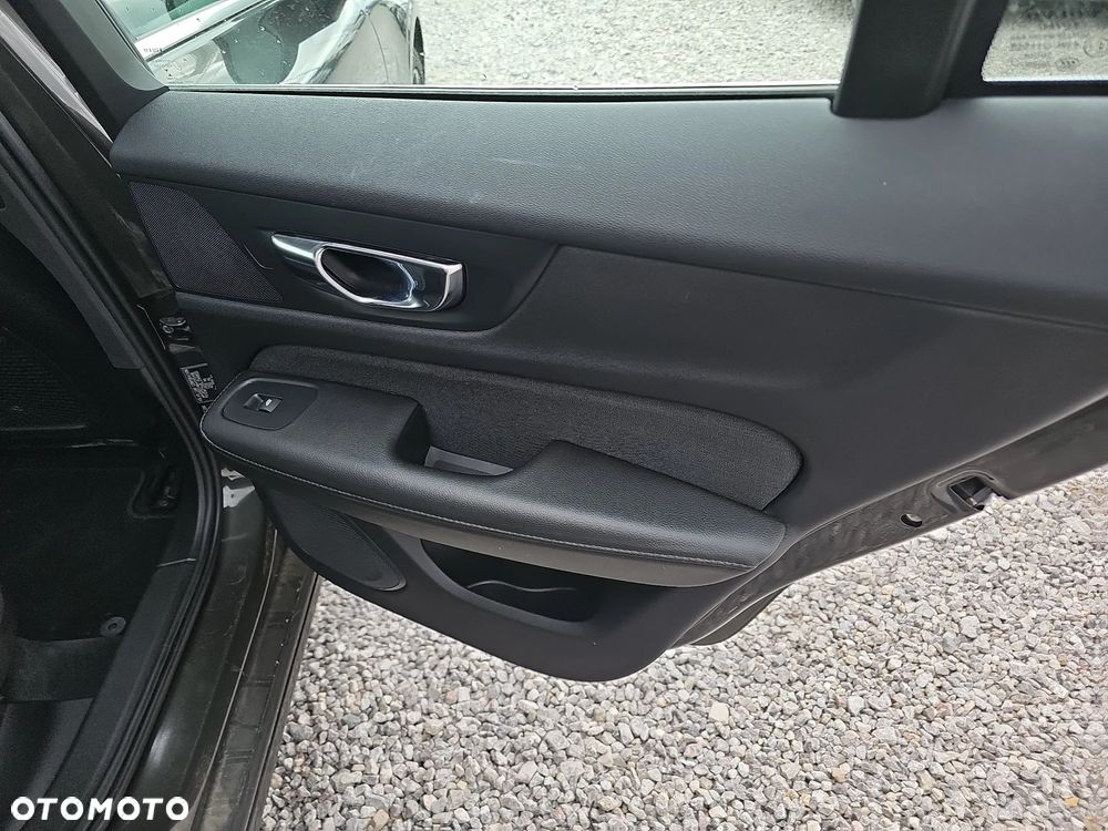 Volvo V60 D3 Momentum Pro - 23