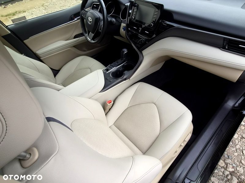 Toyota Camry - 19