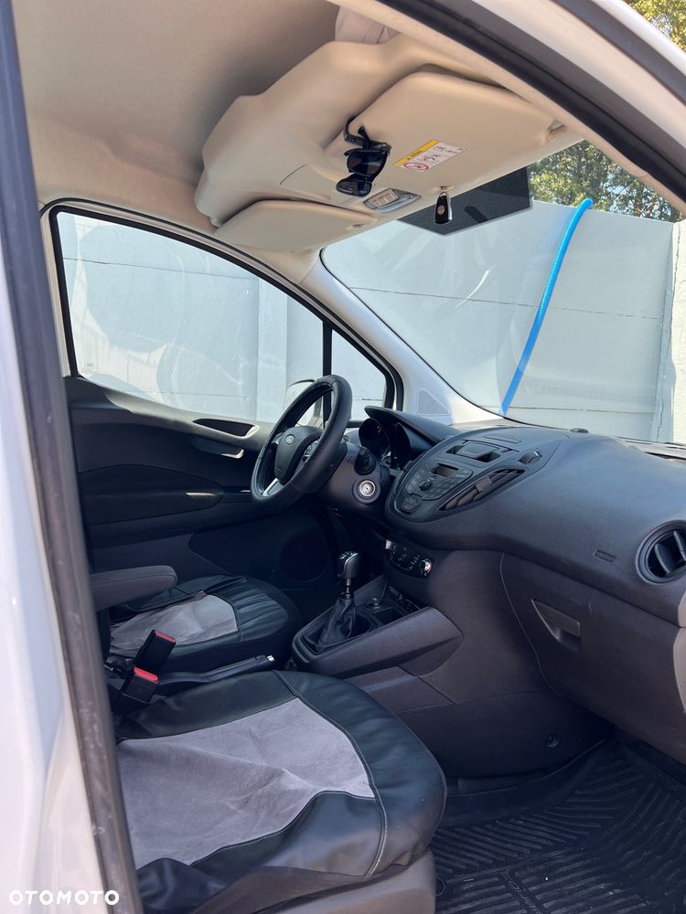 Ford Transit Courier - 8