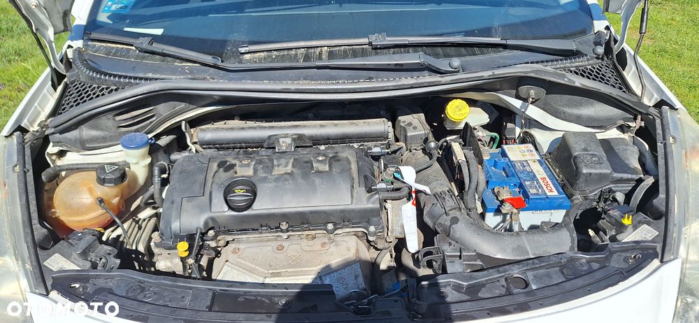 Peugeot 207 - 13